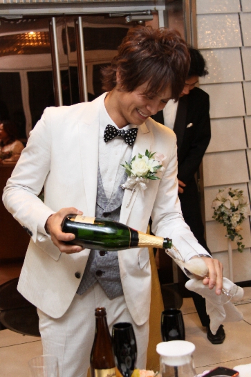 シャンパンサーブ
