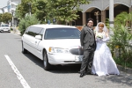 フォトウエディングでリムジン降りたらお友達!サプライズ結婚式