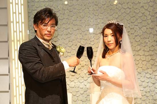 乾杯ポーズ 結婚式