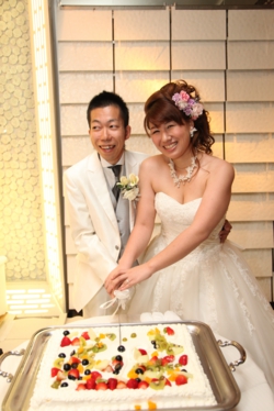 ウエディングケーキ入刀